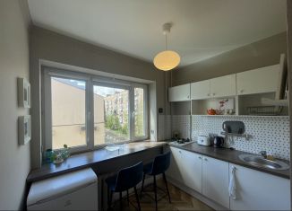 Сдача в аренду 5-ком. квартиры, 42 м2, Москва, Кутузовский проезд, 4к3, станция Кутузовская