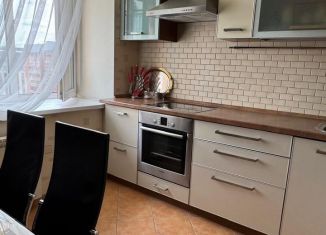 Продается 2-ком. квартира, 57.5 м2, Екатеринбург, Таёжная улица, 11, метро Уральская