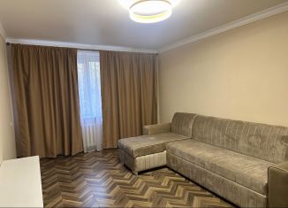 Сдаю в аренду 2-ком. квартиру, 50 м2, Грозный, проспект Мохаммеда Али, 11, 2-й микрорайон