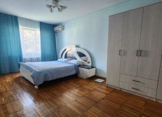 3-ком. квартира в аренду, 72 м2, Сочи, улица Ульянова, 61, микрорайон Черемушки