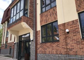 Продаю трехкомнатную квартиру, 96 м2, Калининград, улица Ватутина, 38А, Центральный район
