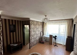 Продам 2-ком. квартиру, 42 м2, Осинники, улица Революции, 5