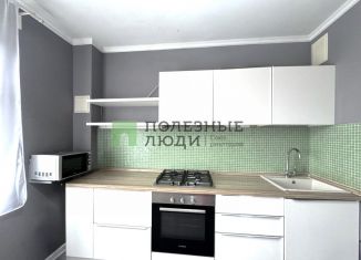 Продам 2-ком. квартиру, 60.7 м2, Орёл, микрорайон Наугорский, Приборостроительная улица, 47