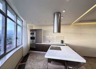 Аренда 3-ком. квартиры, 109 м2, Краснодарский край, улица Воровского, 41