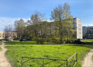 Продажа трехкомнатной квартиры, 59 м2, Ломоносов, Швейцарская улица, 7