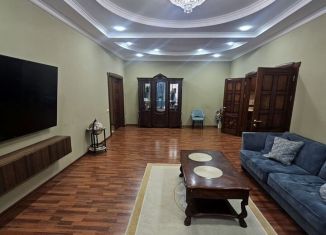 Сдам в аренду 3-ком. квартиру, 150 м2, Сочи, улица Кирова, 109, микрорайон Черемушки