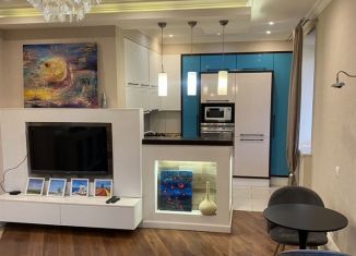 Сдаю в аренду 2-комнатную квартиру, 60 м2, Гатчина, улица Карла Маркса, 36А