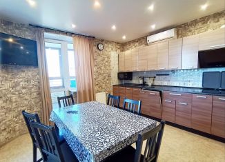 Аренда трехкомнатной квартиры, 77 м2, Мурино, Новая улица, 11к3