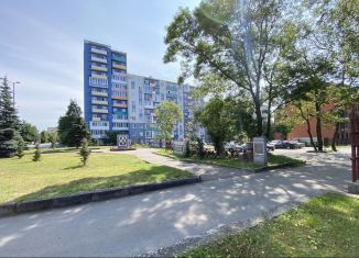 Сдаю 1-ком. квартиру, 40 м2, Калининград, улица Александра Суворова, 31
