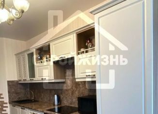 Продается 2-ком. квартира, 67 м2, Екатеринбург, улица Бажова, 68, Кировский район