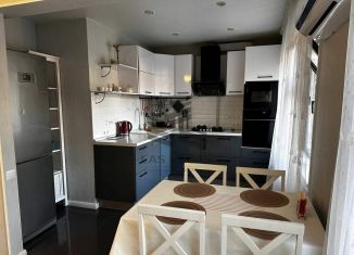 Трехкомнатная квартира в аренду, 66 м2, Сочи, улица Гагарина, 23, микрорайон Гагарина