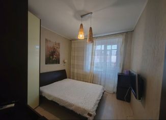 Сдам в аренду двухкомнатную квартиру, 70 м2, Оренбург, Дзержинский район, Салмышская улица, 11/1