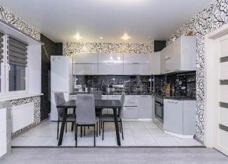 Продам 1-ком. квартиру, 49 м2, Тюмень, ЖК Горизонт, улица Мельникайте, 2к7