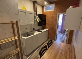 Сдается трехкомнатная квартира, 57 м2, Сочи, Параллельная улица, 9лит2, микрорайон Завокзальный