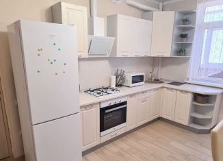 Сдам 1-ком. квартиру, 42 м2, Крымск, Октябрьская улица, 41А