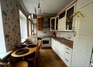 Сдается в аренду двухкомнатная квартира, 65 м2, Санкт-Петербург, улица Декабристов, 18, метро Сенная площадь