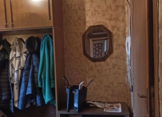 2-комнатная квартира на продажу, 57.6 м2, Отрадное, улица Гагарина, 10