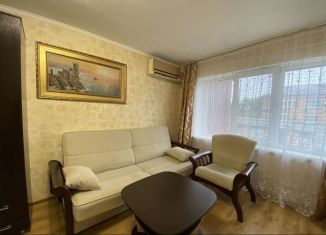 Аренда трехкомнатной квартиры, 48 м2, Усть-Лабинск, улица Свердлова, 70