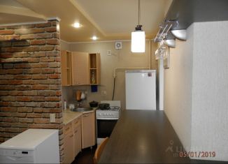 Сдается в аренду трехкомнатная квартира, 55.6 м2, Курган, улица Карла Маркса, 44, жилой район Центральный