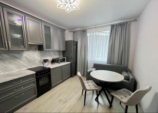 Сдам в аренду 2-комнатную квартиру, 45 м2, Санкт-Петербург, Парфёновская улица, 17