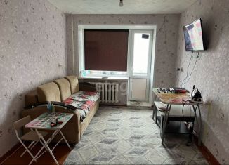 Продаю 2-ком. квартиру, 50 м2, Кумертау, улица Дзержинского, 6