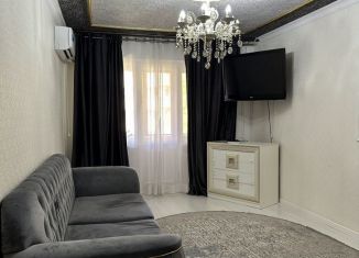 Сдаю в аренду 2-ком. квартиру, 50 м2, Грозный, проспект Мохаммеда Али, 33/26, 1-й микрорайон