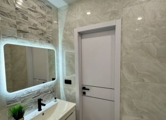 Продаю однокомнатную квартиру, 37 м2, Тюмень, улица Вадима Бованенко, 4, ЖК Атамари