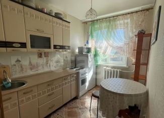 Продаю 2-ком. квартиру, 43.9 м2, Тобольск, 7-й микрорайон, 19