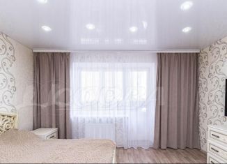 Продаю 1-комнатную квартиру, 50 м2, Тюмень, улица Мельникайте, 2к9, ЖК Горизонт