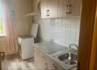 Сдаю 2-комнатную квартиру, 56 м2, Горячий Ключ, улица Революции, 3