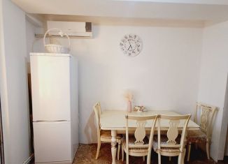 Сдам 2-ком. квартиру, 65 м2, Грозный, Узкоколейный переулок, 10к3