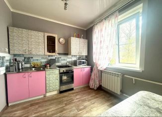 Продам 2-ком. квартиру, 48 м2, Тихвин, 4-й микрорайон, 43