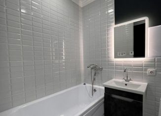 Продается 2-ком. квартира, 45 м2, Азнакаево, улица Хасанова, 17