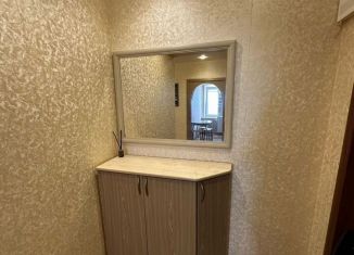 Сдается в аренду двухкомнатная квартира, 53 м2, Боровичи, Южная улица, 8