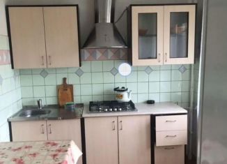 Сдам в аренду 3-ком. квартиру, 70 м2, Сочи, улица Ульянова, 80, микрорайон Черемушки