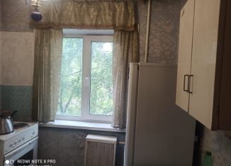 Продаю 3-ком. квартиру, 60 м2, Бийск, улица имени Героя Советского Союза Васильева, 33