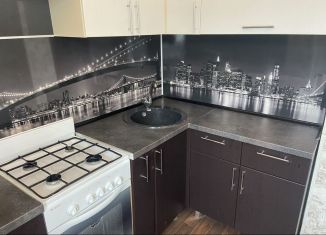 Аренда двухкомнатной квартиры, 37 м2, Череповец, улица Максима Горького, 63