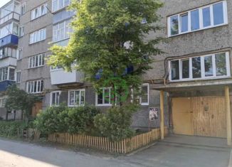 Продаю 3-ком. квартиру, 58.4 м2, Сызрань, улица Декабристов, 400