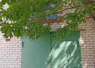 Продается гараж, 30 м2, поселок городского типа Нарышкино, площадь Ленина