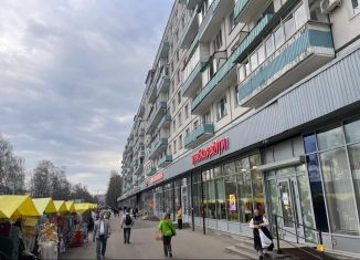 Сдаю в аренду торговую площадь, 114 м2, Санкт-Петербург, метро Проспект Большевиков, проспект Большевиков, 21