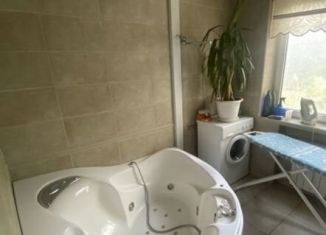 Сдаю в аренду 1-ком. квартиру, 30 м2, Псков, Ротная улица, 33