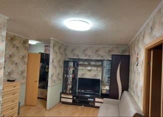 Двухкомнатная квартира на продажу, 42.5 м2, Москва, улица Адмирала Макарова, 37к1
