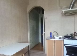 Сдаю 2-ком. квартиру, 51 м2, Ревда, улица Максима Горького, 19