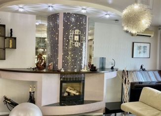 Продаю трехкомнатную квартиру, 152 м2, Дзержинск, улица Петрищева, 4А