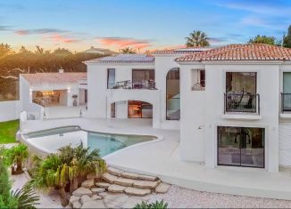 Продаю дом, 300 м2, посёлок городского типа Ливадия, Виноградная улица, 22Б