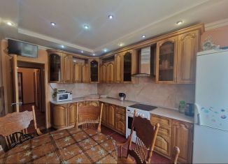 Трехкомнатная квартира на продажу, 69.3 м2, Магадан, улица Зайцева, 25, микрорайон Солнечный