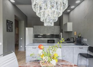 Сдам в аренду трехкомнатную квартиру, 140 м2, Тюмень, улица Николая Фёдорова, 9, Восточный округ