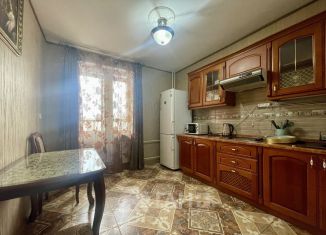 Сдаю однокомнатную квартиру, 40 м2, Мурино, проспект Авиаторов Балтики, 7, ЖК Виктория