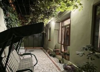 Сдаю в аренду комнату, 50 м2, Махачкала, улица Максима Горького, 33