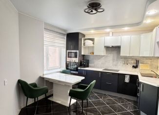 Продам 2-комнатную квартиру, 70 м2, Мурино, проспект Авиаторов Балтики, 13